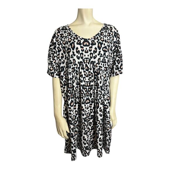 Bombom Dresses & Skirts - BomBom Women's Black & White Leopard Ruffle Short Sleeve Mini Dress Size L/XL